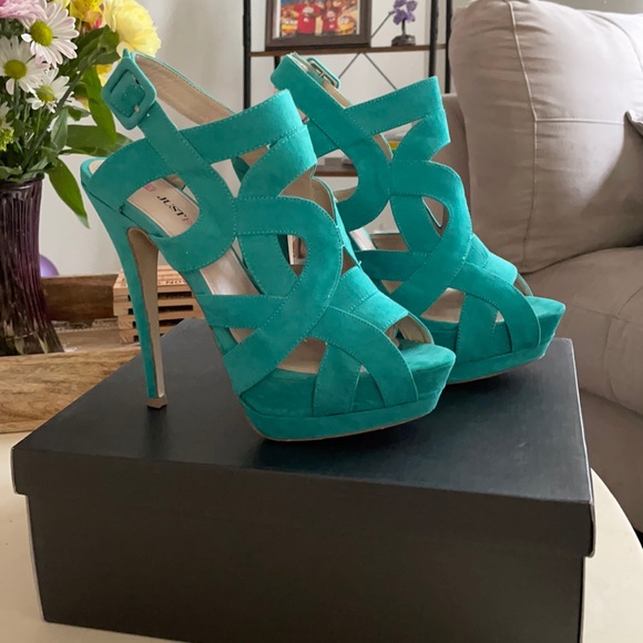 Seafoam Kena - Picture 1 of 5